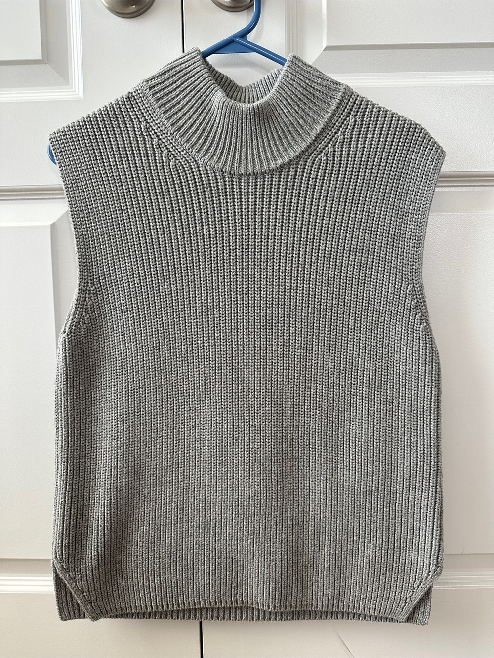 Abercrombie and Fitch Sleeveless Turtleneck Ribbed Knit Vest
